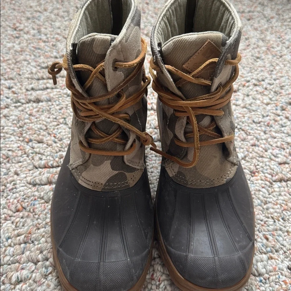 Sperry Saltwater Wedge Tide Camouflage Duck Boots with Tan leather Laces size 7